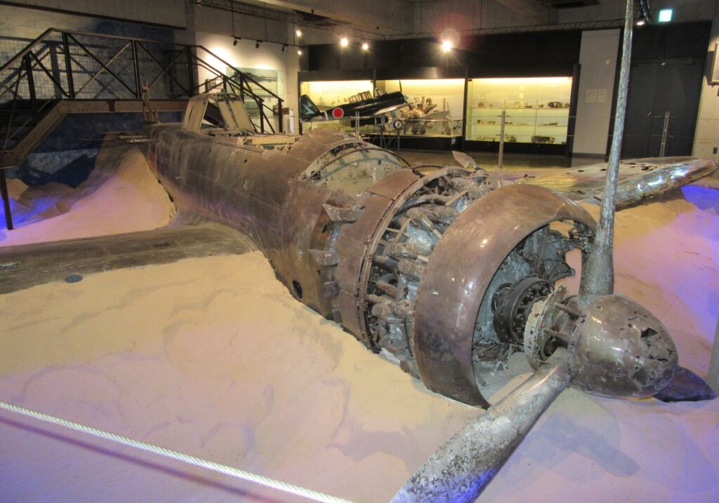 万世特攻平和祈念館1階零式三座水上偵察機